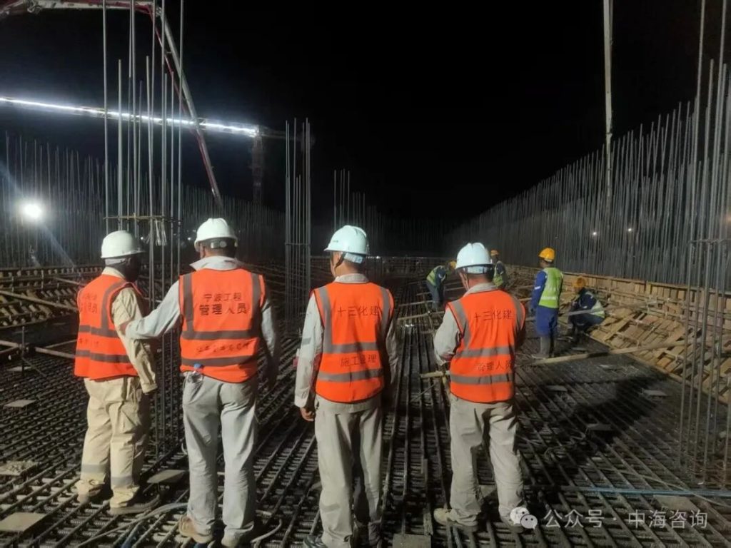 昼夜鏖战筑根基｜我司监理国能新疆煤制气公用工程污水单元AO池底板4000余方大体积混凝土一次性浇筑完成